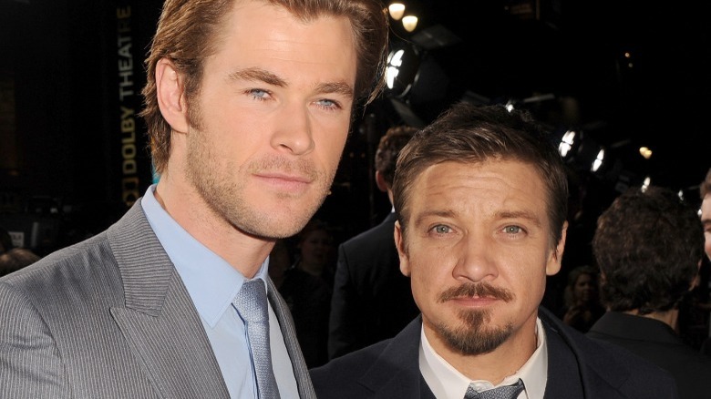 Chris Hemsworth and Jeremy Renner posing