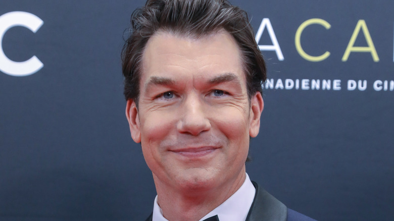Jerry O'Connell smiles on red carpet