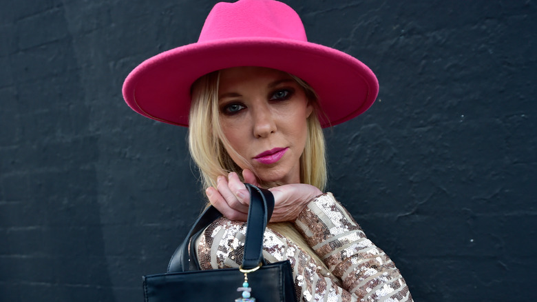 Tara Reid posing with purse