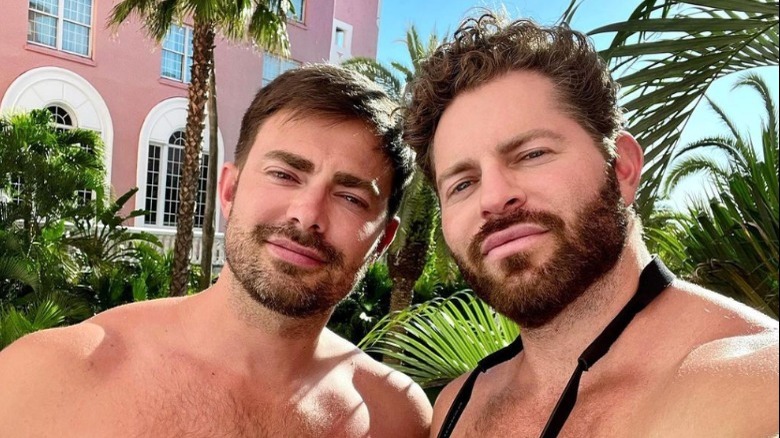 Jaymes Vaughn and Jonathan Bennett posing