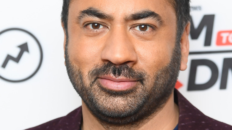 Kal Penn smiling