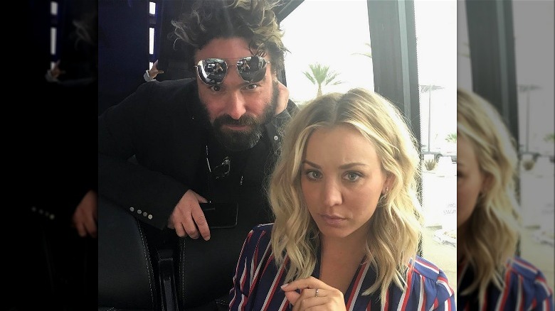 Johnny Galecki behind Kaley Cuoco