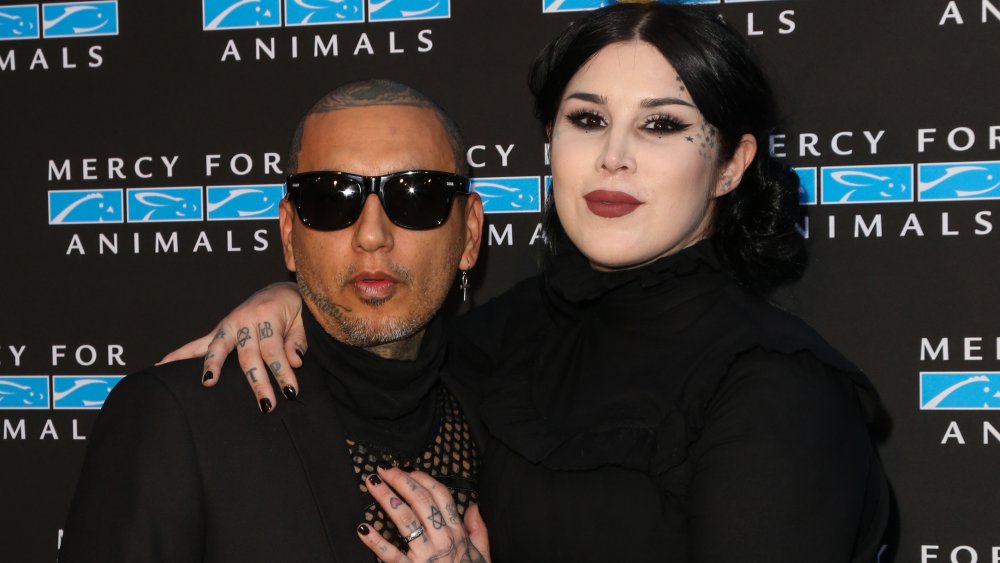 Leafar Seyer and Kat Von D hugging 