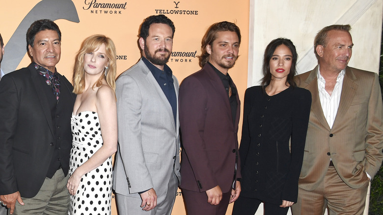 Kelly Reilly with her Yellowstone costars, posing