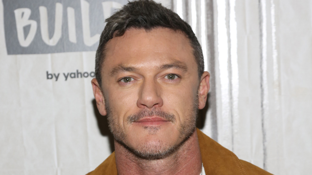 Luke Evans posing on the red carpet for his album promotion