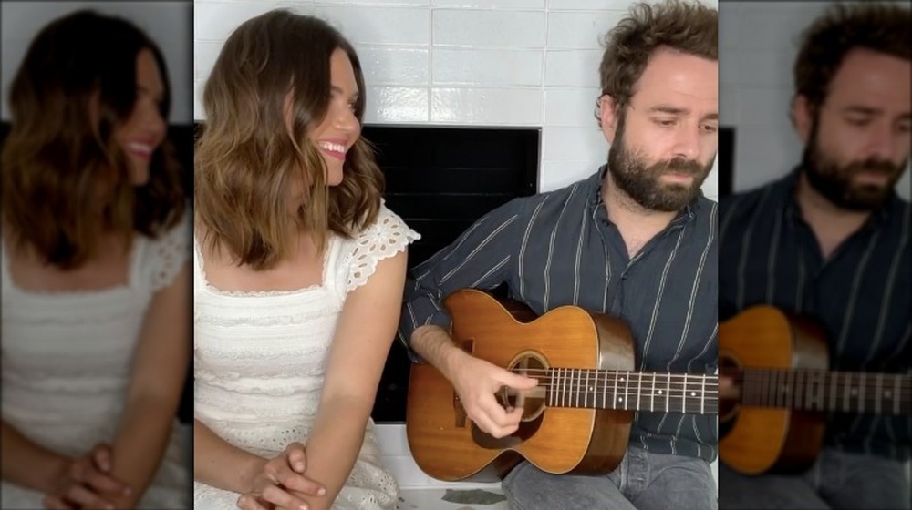 Mandy Moore and Taylor Goldsmith playing the guitar