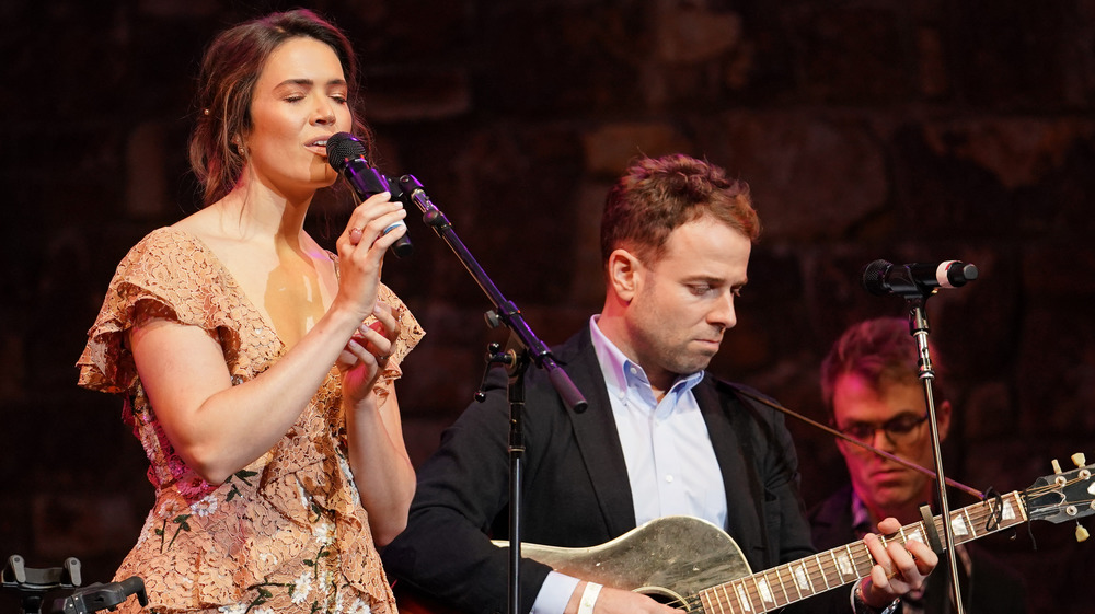 Mandy Moore singing, Taylor Goldsmith playing guitar