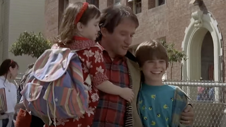 Mara Wilson, Robin Williams, and Matthew Lawrence in Mrs.Doubtfire