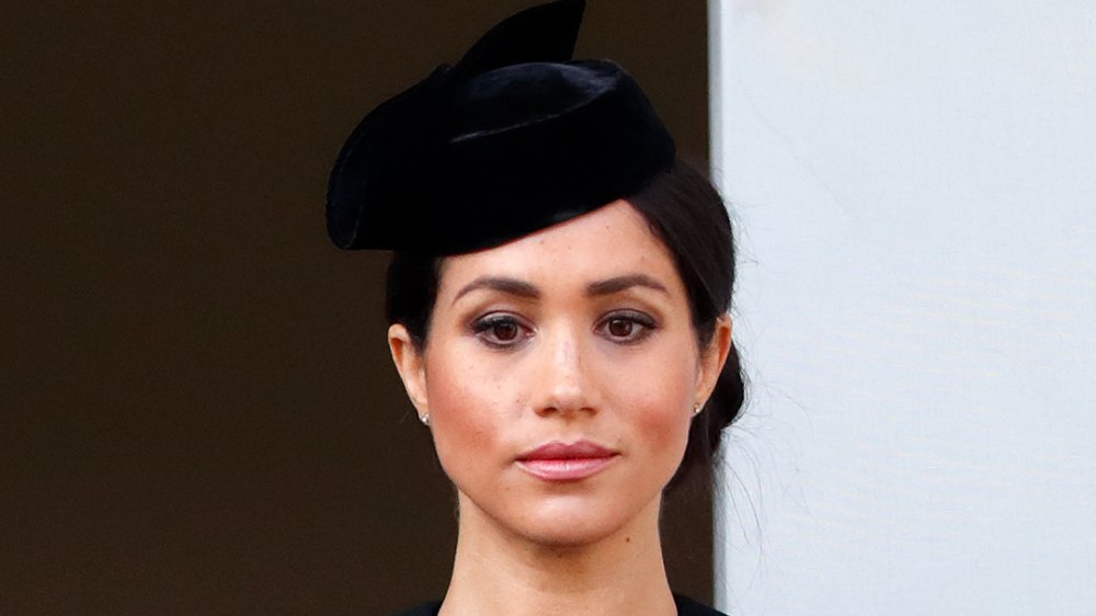 Meghan Markle  in a black velvet fascinator