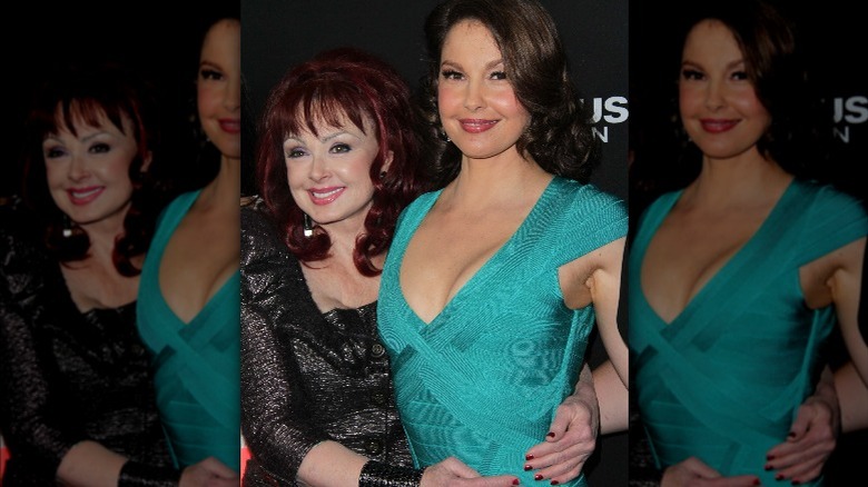 Naomi Judd hugging Ashley Judd