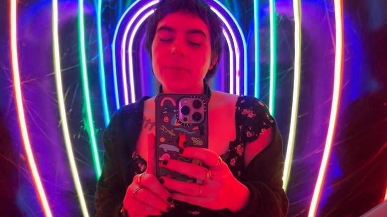 Isabella Cruise takes a selfie