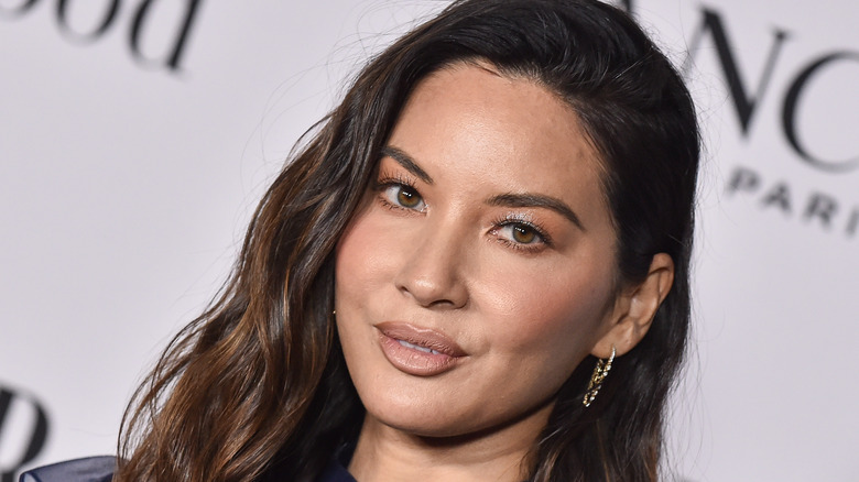 Olivia Munn wearing nude lipstick