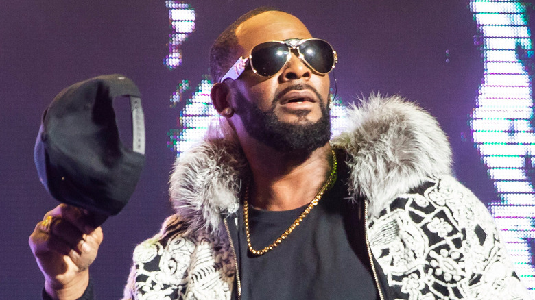 R. Kelly on stage in Detroit in 2018