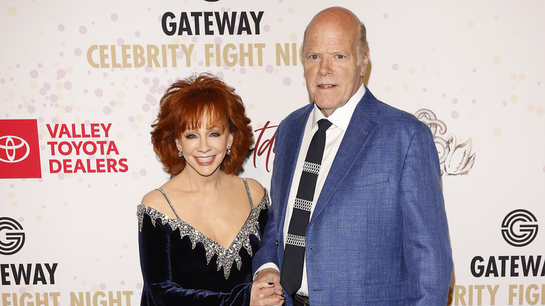 Reba McEntire and Rex Linn posing on red carpet