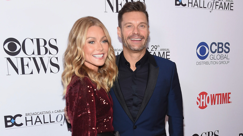 Kelly Ripa and Ryan Seacrest posing together