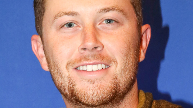 Scotty McCreery smiling on the red carpet