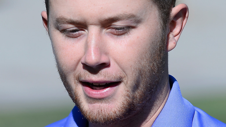 Scotty McCreery golfing