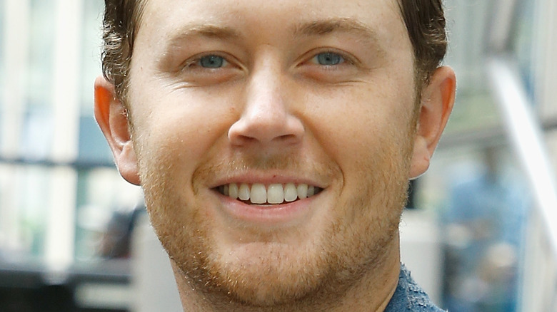 Scotty McCreery smiling on red carpet