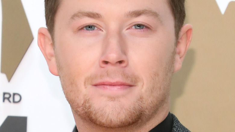 Scotty McCreery smiling on red carpet