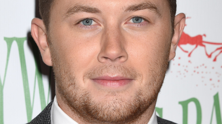 Scotty McCreery looking relaxed on red carpet