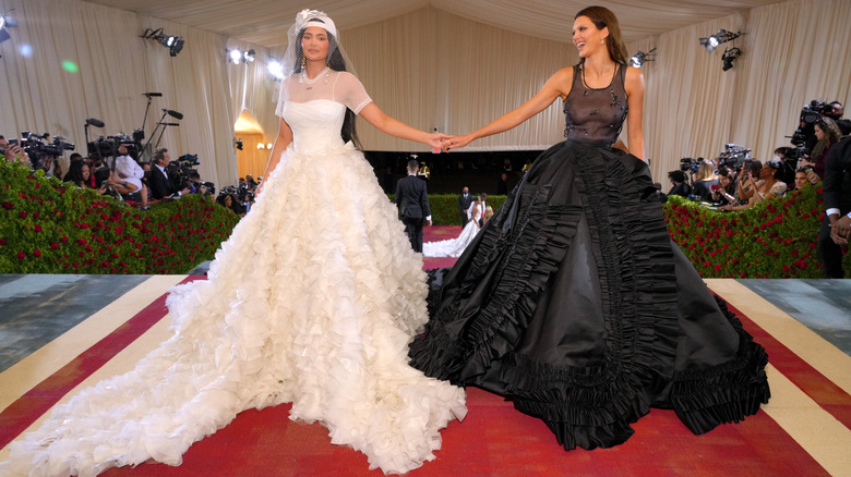 Kylie and Kendall Jenner holding hands at the 2022 Met Gala