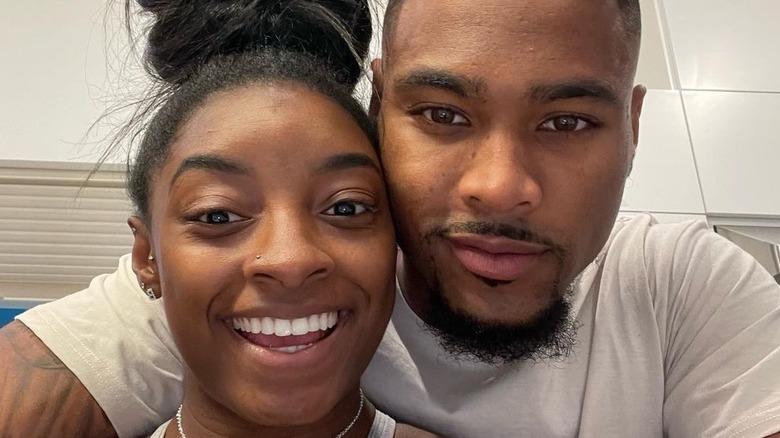 Simone Biles and Jonathan Owens in a selfie