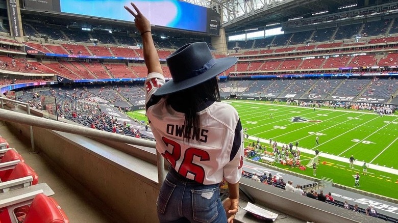 Simone Biles wearing Jonathan Owens' jersey