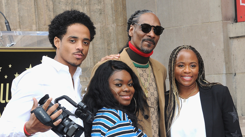 Snoop Dogg and family posing