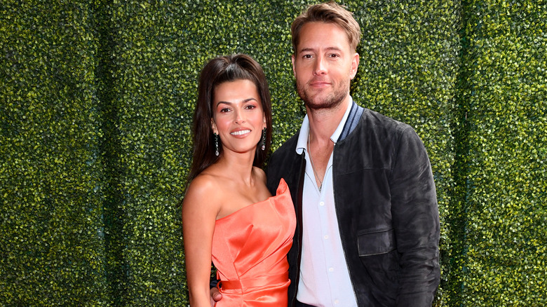 Sofia Pernas posing with Justin Hartley