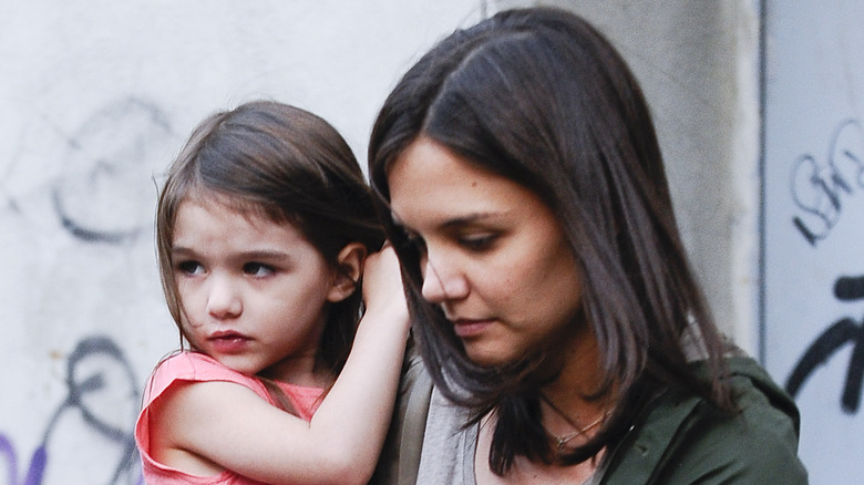 Suri Cruise and Katie Holmes walking