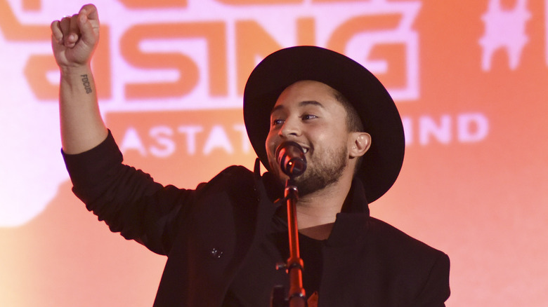 Tahj Mowry singing