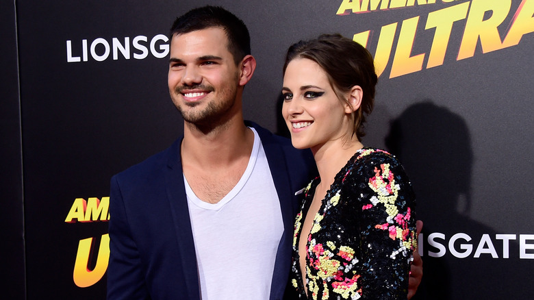 Taylor Lautner, Kristen Stewart smiling 