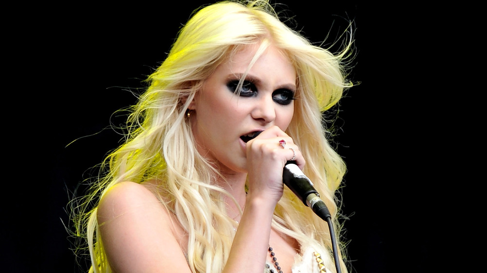 Taylor Momsen performing