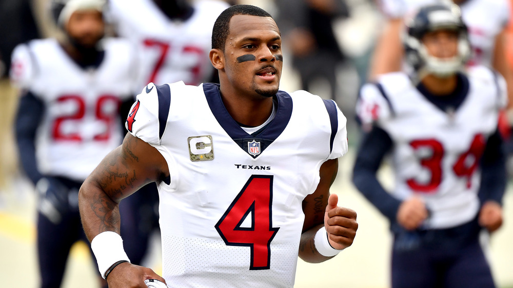 Deshaun Watson warming up to play the Cleveland Browns