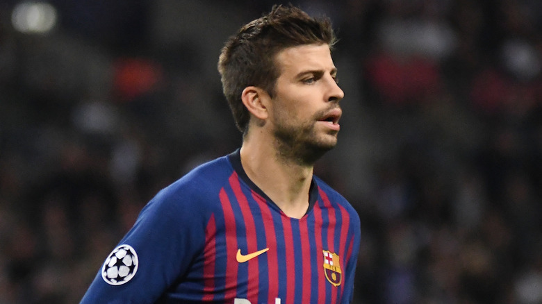 Gerard Piqué playing soccer