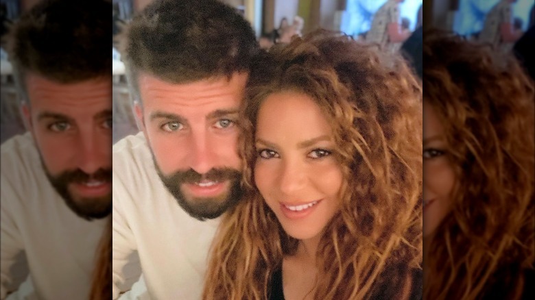 Gerard Piqué and Shakira taking selfie