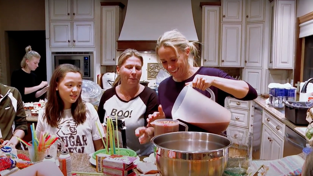 Kate Gosselin, her daughters, and friends make cupcakes in their Pennsylvania home 