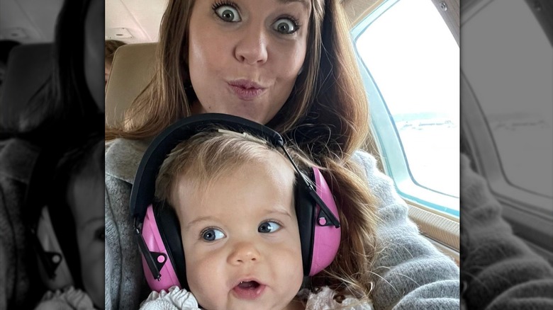 Jana Duggar and Gracie Duggar posing for a selfie