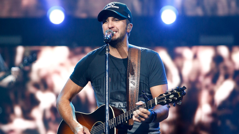 Luke Bryan performing