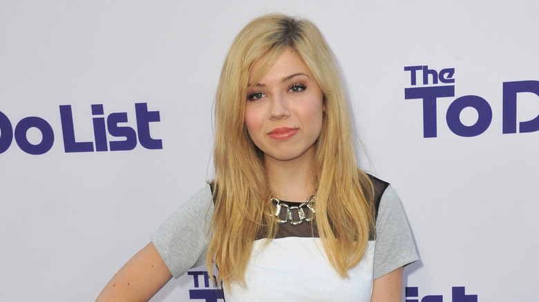 Jennette McCurdy on the red carpet, posing