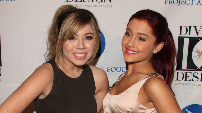 Jennette McCurdy and Ariana Grande, both smiling
