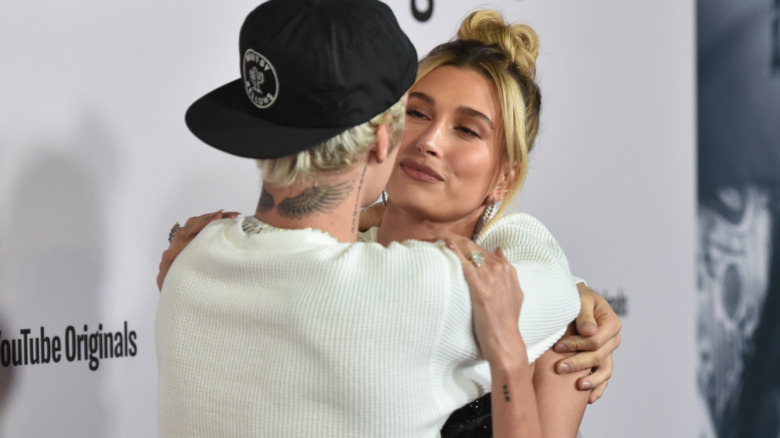 Justin Bieber and Hailey Baldwin hugging on the red carpet 