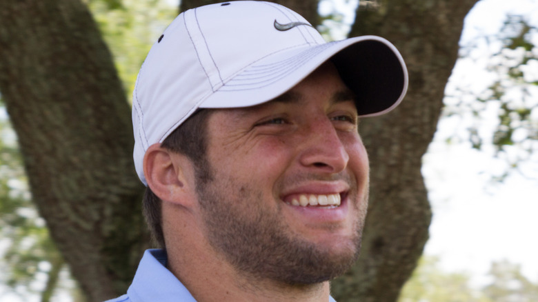 Tim Tebow golfing