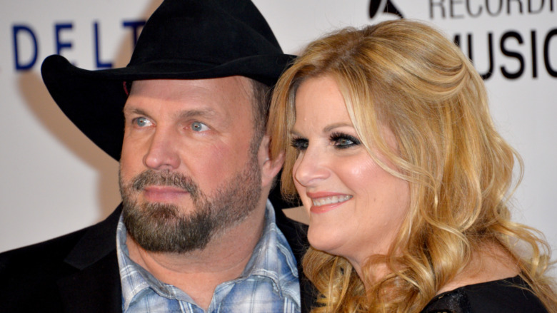 Garth Brooks and Trisha Yearwood on the red carpet