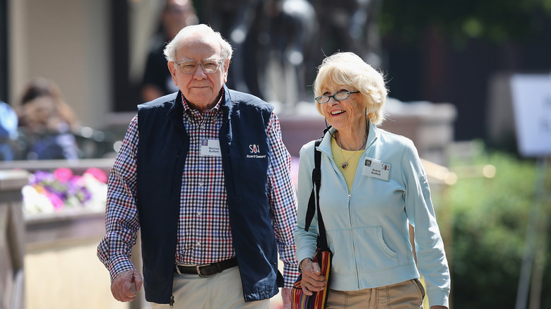 Warren Buffett and Astrid Menks walking