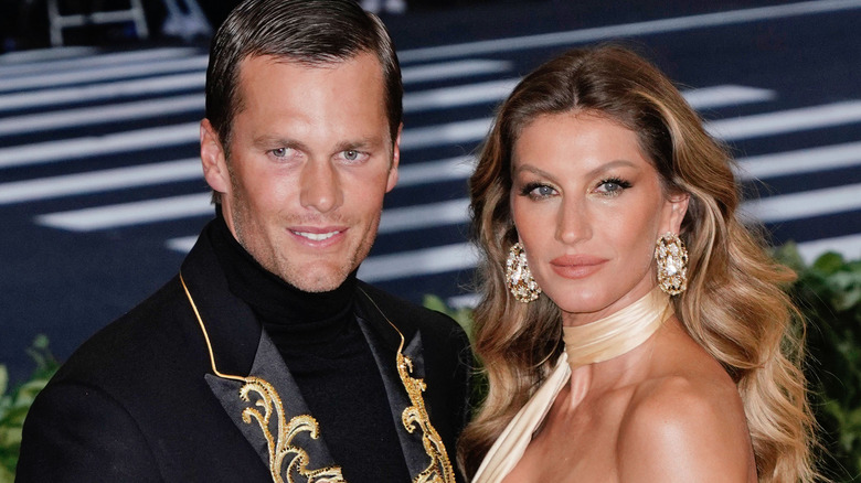 Tom Brady and Gisele Bündchen posing