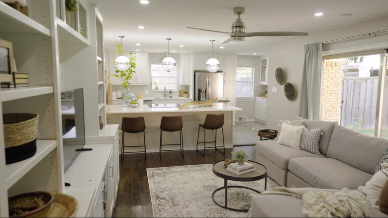 Living room and kitchen decorated in neutral tones