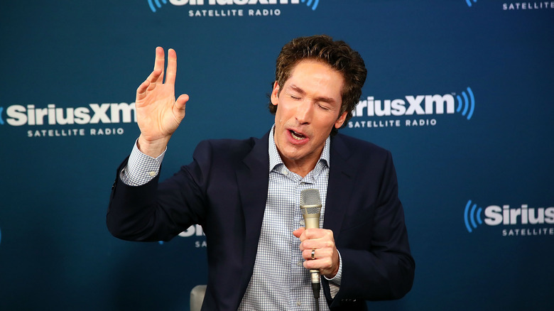 joel osteen eyes closed microphone