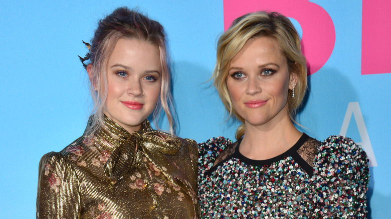 Reese Witherspoon and Ava Phillippe pose 