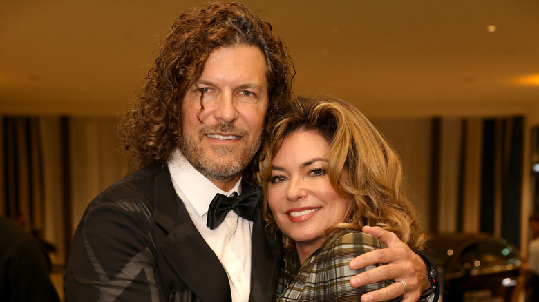 Shania Twain and Frédéric Thiébaud holding each other